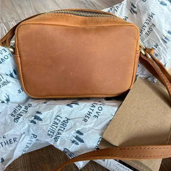 Portland Leather Goods Dakota Camera Bag - Picture 2 of 5